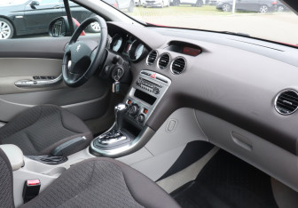 Подержанный автомобиль Peugeot 308 Hatchback 2010 года (9 фото)