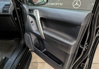 Подержанный автомобиль Toyota Land Cruiser Prado 2021 года (23 фото)