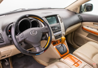 Подержанный автомобиль Lexus RX 2007 года (9 фото)