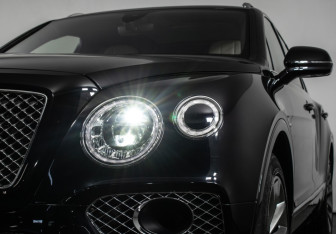 Подержанный автомобиль Bentley Bentayga 2016 года (25 фото)