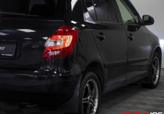 Подержанный автомобиль Skoda Fabia Hatchback 2010 года (19 фото)