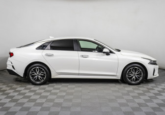 Подержанный автомобиль Kia K5 2021 года (4 фото)