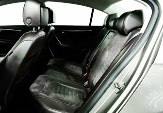 Подержанный автомобиль Volkswagen Passat Sedan 2012 года (14 фото)