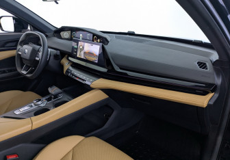 Подержанный автомобиль Changan UNI-V 2022 года (24 фото)