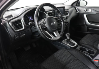 Подержанный автомобиль Kia Ceed Hatchback 2019 года (9 фото)