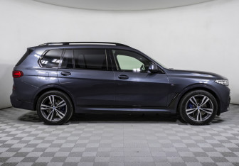 Подержанный автомобиль BMW X7 2019 года (5 фото)