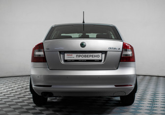 Подержанный автомобиль Skoda Octavia Liftback 2012 года (6 фото)