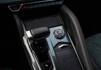 Подержанный автомобиль Geely Monjaro 2023 года (26 фото)