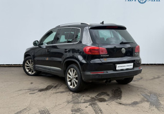 Подержанный автомобиль Volkswagen Tiguan 2011 года (7 фото)