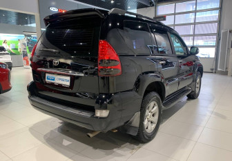 Подержанный автомобиль Toyota Land Cruiser Prado 2008 года (4 фото)