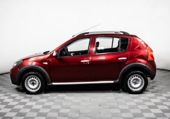 Подержанный автомобиль Renault Sandero 2011 года (8 фото)