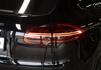 Подержанный автомобиль Porsche Cayenne 2015 года (28 фото)