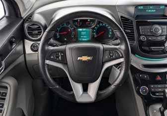 Подержанный автомобиль Chevrolet Orlando 2012 года (22 фото)