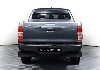 Подержанный автомобиль Toyota Hilux 2012 года (6 фото)