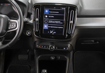 Подержанный автомобиль Volvo XC40 2019 года (15 фото)