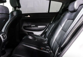 Подержанный автомобиль Kia Sportage 2018 года (11 фото)