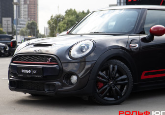 Подержанный автомобиль MINI Hatch 2015 года (15 фото)