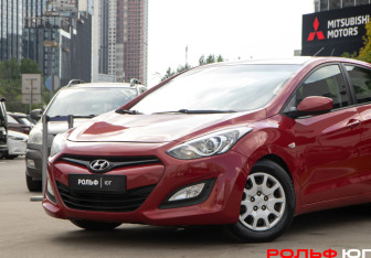 Подержанный автомобиль Hyundai i30 Hatchback 2013 года (17 фото)