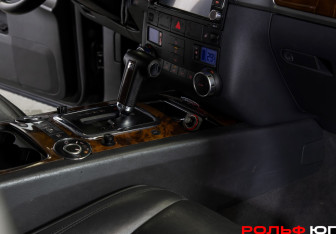 Подержанный автомобиль Volkswagen Touareg 2002 года (13 фото)
