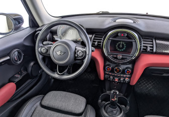 Подержанный автомобиль MINI Hatch 2020 года (29 фото)