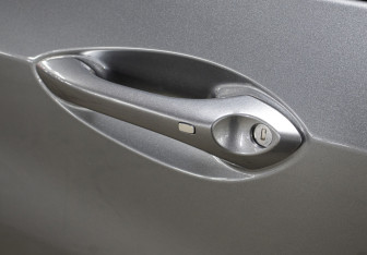 Подержанный автомобиль Chevrolet Tracker 2022 года (23 фото)