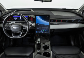 Подержанный автомобиль Geely Atlas 2023 года (14 фото)