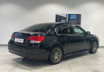 Подержанный автомобиль Subaru Legacy Sedan 2011 года (5 фото)