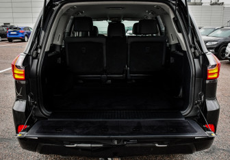 Подержанный автомобиль Lexus LX 2016 года (13 фото)