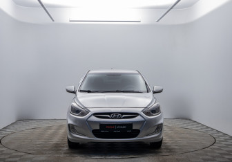 Подержанный автомобиль Hyundai Solaris Sedan 2012 года (2 фото)