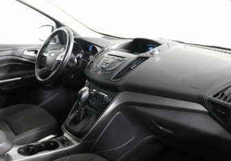 Подержанный автомобиль Ford Kuga 2015 года (5 фото)