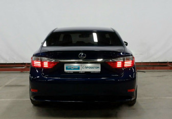 Подержанный автомобиль Lexus ES 2014 года (6 фото)