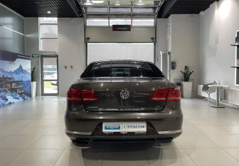 Подержанный автомобиль Volkswagen Passat Sedan 2012 года (5 фото)