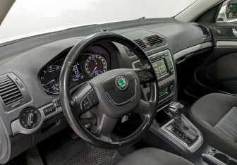 Подержанный автомобиль Skoda Octavia Liftback 2013 года (12 фото)