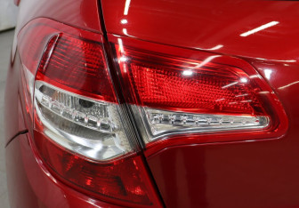 Подержанный автомобиль Citroen C4 Hatchback 2011 года (22 фото)