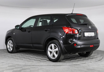 Подержанный автомобиль Nissan Qashqai 2008 года (7 фото)