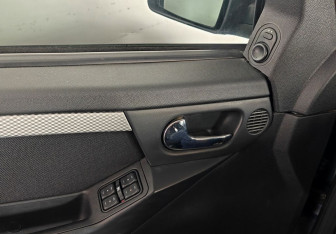 Подержанный автомобиль Opel Meriva 2008 года (16 фото)