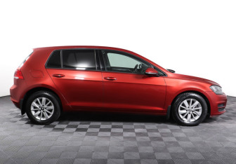 Подержанный автомобиль Volkswagen Golf Hatchback 2014 года (4 фото)