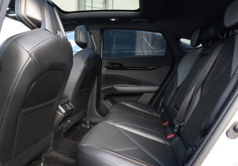 Подержанный автомобиль Changan UNI-V 2023 года (11 фото)
