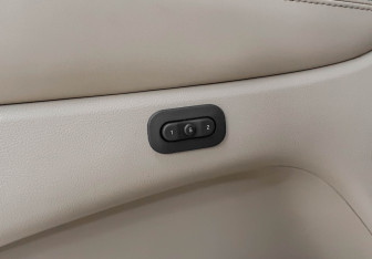 Подержанный автомобиль Jeep Grand Cherokee 2012 года (18 фото)