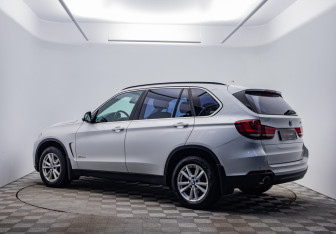 Подержанный автомобиль BMW X5 2015 года (7 фото)