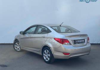 Подержанный автомобиль Hyundai Solaris Sedan 2013 года (6 фото)