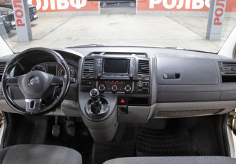 Подержанный автомобиль Volkswagen Caravelle 2012 года (15 фото)