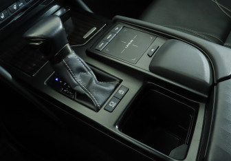 Подержанный автомобиль Lexus ES 2019 года (20 фото)