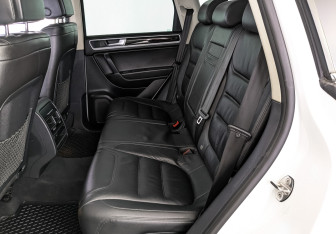 Подержанный автомобиль Volkswagen Touareg 2016 года (18 фото)