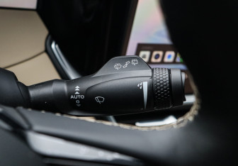 Подержанный автомобиль Geely Monjaro 2025 года (31 фото)