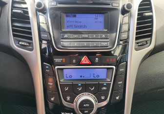 Подержанный автомобиль Hyundai i30 Hatchback 2012 года (14 фото)