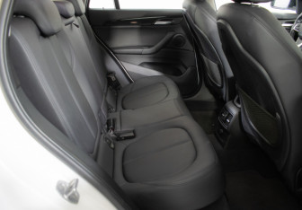 Подержанный автомобиль BMW X1 2017 года (10 фото)