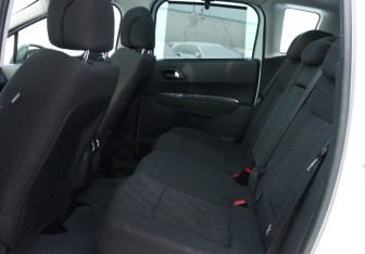 Подержанный автомобиль Peugeot 3008 2012 года (10 фото)