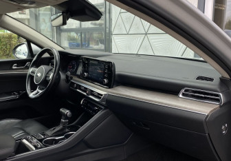 Подержанный автомобиль Kia K5 2021 года (28 фото)