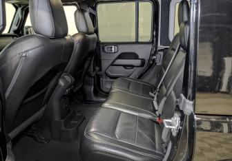 Подержанный автомобиль Jeep Wrangler 2021 года (11 фото)